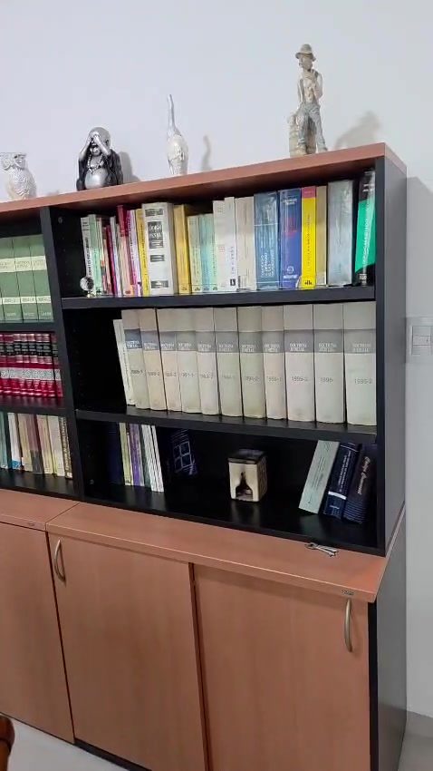 Biblioteca jurídica del estudio